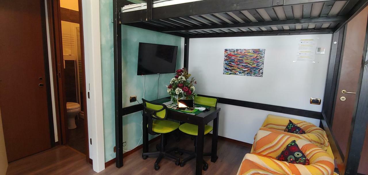 Affittacamere Valchiavenna - Foresteria Lombarda Con Parcheggio Privato Sul Posto! Apprezzata Gestione Familiare Dal 2012, Qualita-Prezzo Top! "Guest-House With Private Parking On Site! Appreciated Family Management Since 2012, Quality-Price Top!" Eksteriør bilde