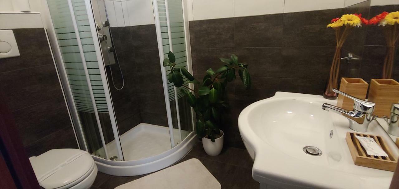 Affittacamere Valchiavenna - Foresteria Lombarda Con Parcheggio Privato Sul Posto! Apprezzata Gestione Familiare Dal 2012, Qualita-Prezzo Top! "Guest-House With Private Parking On Site! Appreciated Family Management Since 2012, Quality-Price Top!" Eksteriør bilde